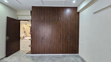 Furnished Amenities in 3 BHK Builder Floor at Tulip Mall, Sector 46 – for Rent