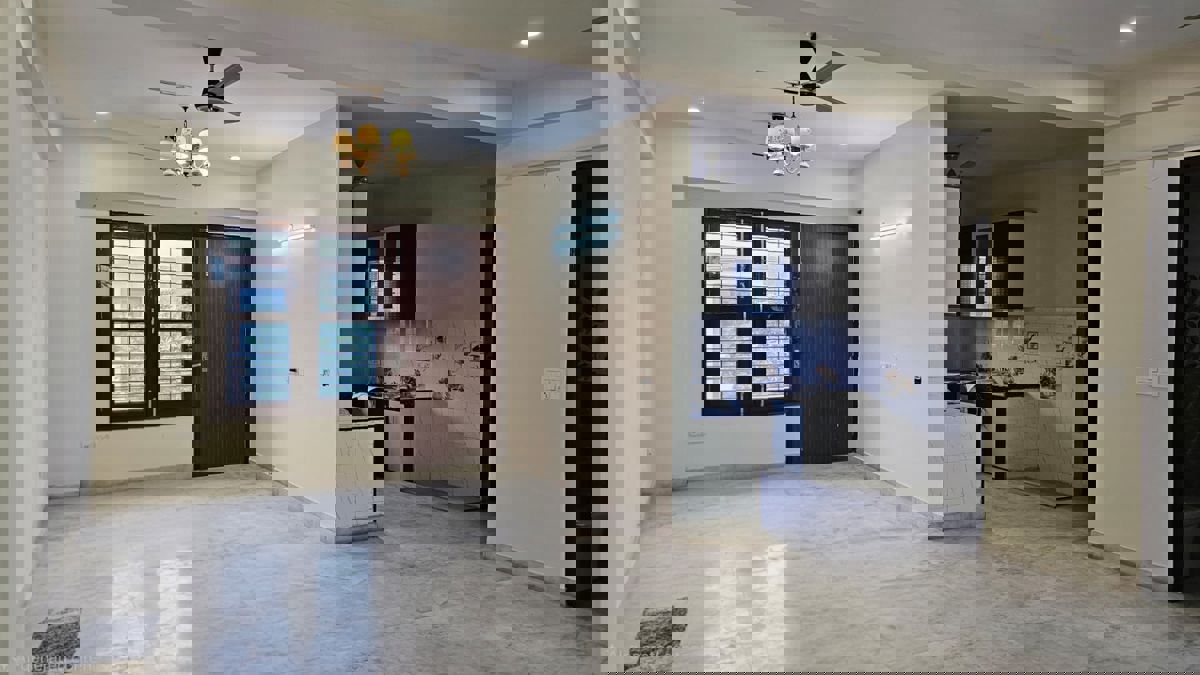 3 BHK + Extra Room 2200 Sq.Ft. Builder Floor in Tulip Mall