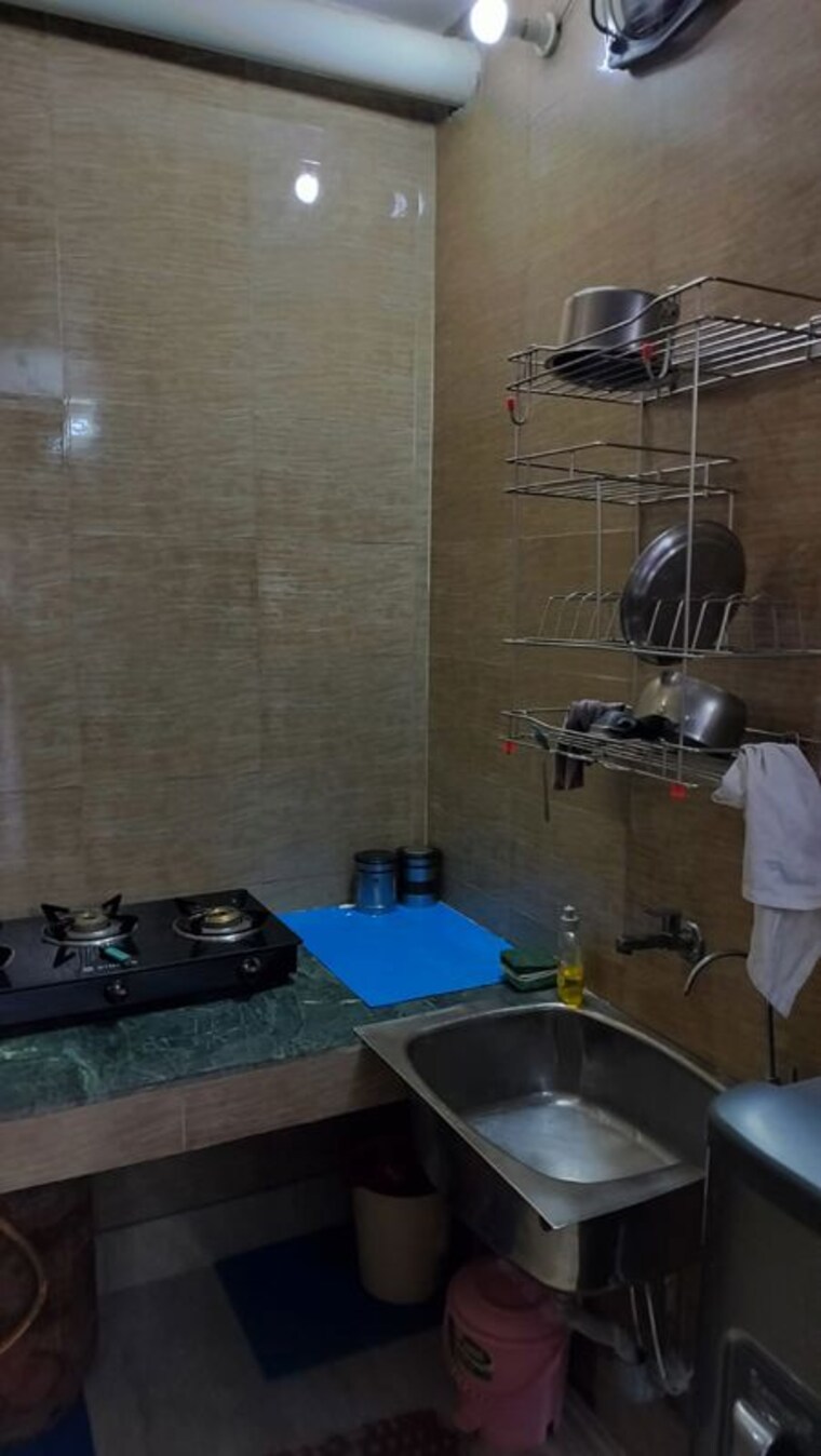 Team Area, varun-enclave 1 RK 400 Sq.Ft. Apartment In Sector 28 Noida 9899947