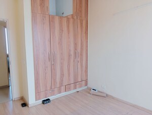 Room in 4 BHK Apartment at Pioneer Park Phase 1, Sector 61 – for Rent