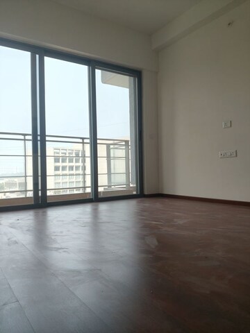 Room in 3 BHK Apartment at Amanora Elivate Tower, Hadapsar – for Rent