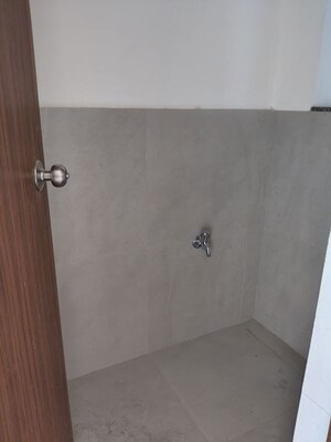 Room in 3 BHK Apartment at Amanora Elivate Tower, Hadapsar – for Rent