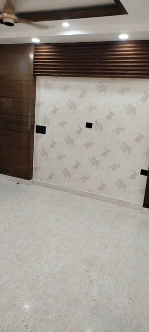 Room in 3 BHK Builder Floor at Saket – for Sale