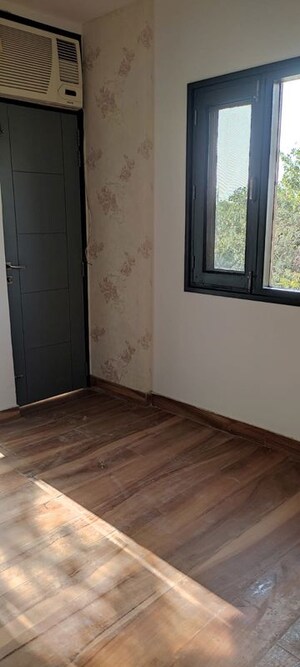 Room in 3 BHK Builder Floor at Saket – for Sale