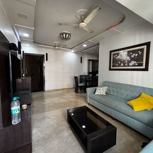 Team Area in 2 BHK Apartment at Goregaon East – for Rent