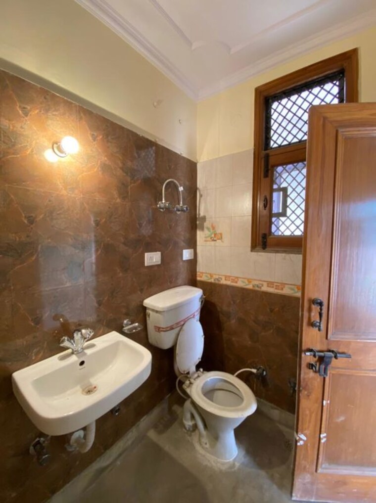 Bathroom, sector 49 1 Bedroom 1000 Sq.Ft. Independent House In Sector 49 Noida 9900270