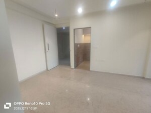 Room in 2 BHK Apartment at Kanakia Silicon Valley, Powai – for Rent