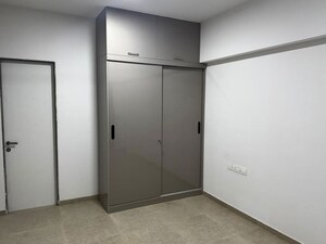 Room in 2 BHK Apartment at Kanakia Silicon Valley, Powai – for Rent