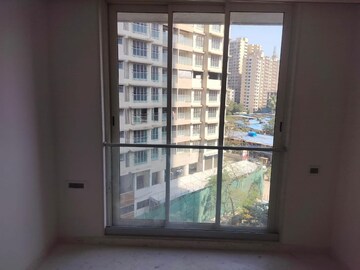 Room in 2.5 BHK Apartment at Ekta World Tripolis, Goregaon West – for Rent