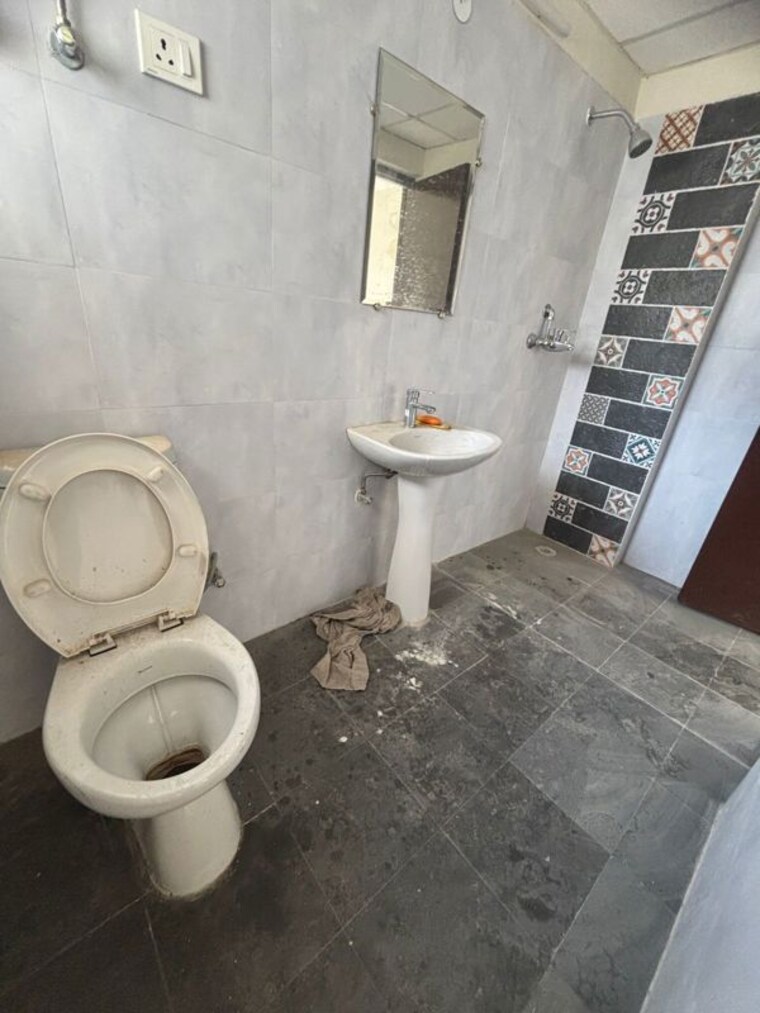 Bathroom, paramount-emotions 3 Bedroom 1380 Sq.Ft. Apartment In Sector 1 Greater Noida Greater Noida 9552815