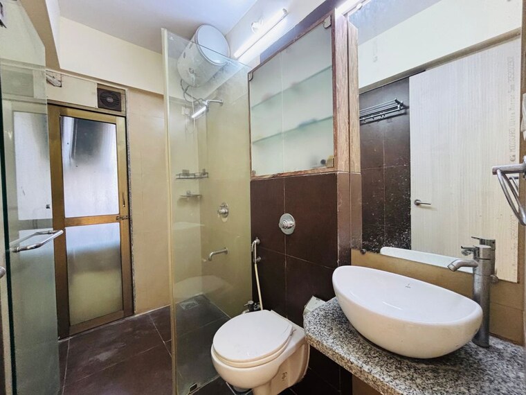 Bathroom, darsshan-ricco 4 Bedroom 1100 Sq.Ft. Apartment In Lower Parel Mumbai 9015760