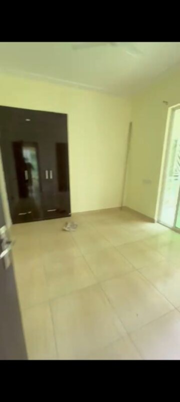 Room in 3 BHK Apartment at Gaur Saundaryam, Tech Zone 4 Greater Noida – for Rent