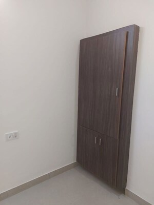 Room in 2.5 BHK Apartment at HM Avalon, Richmond Town – for Rent