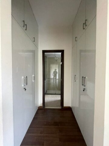 Building Lobby in 4 BHK Villa at BPTP Amstoria, Sector 102 – for Rent