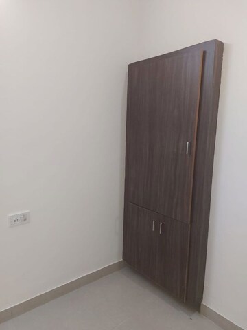 Room in 2 BHK Apartment at Meridian Dreamz, Richmond Town – for Rent