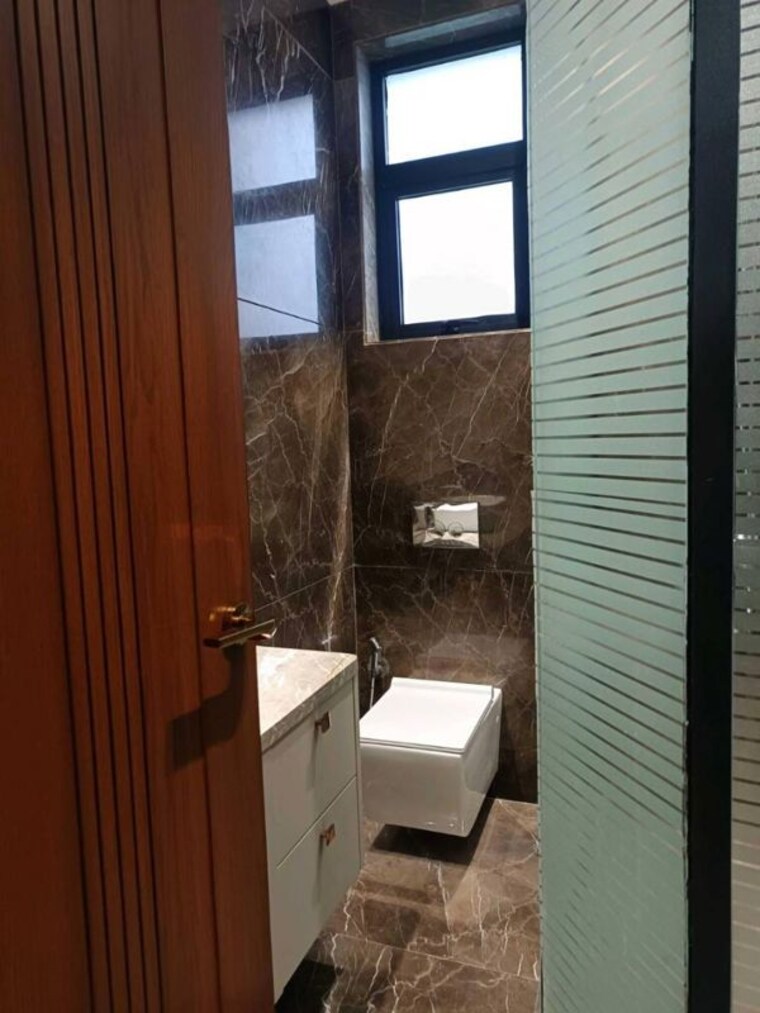 Bathroom, green park extension 4 Bedroom 2500 Sq.Ft. Builder Floor In Green Park Extension Delhi 9900429