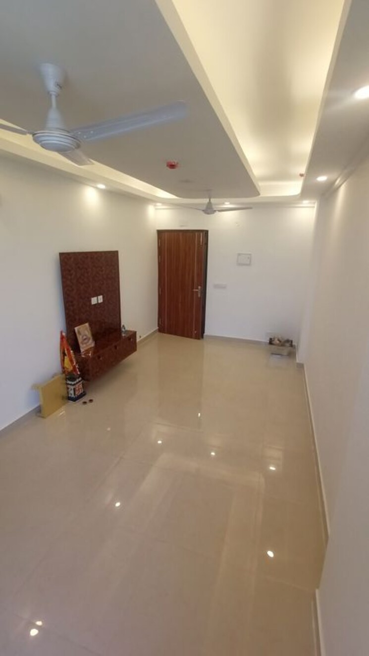 Room, signature-global-prime 2 Bedroom 573 Sq.Ft. Apartment In Sector 63a Gurgaon 9900443