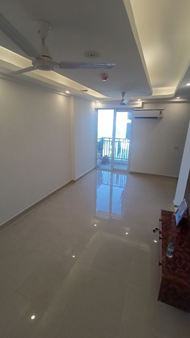 Room, signature-global-prime 2 Bedroom 573 Sq.Ft. Apartment In Sector 63a Gurgaon 9900443