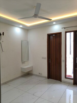 Room in 3 BHK Builder Floor at Sector 26 – for Rent