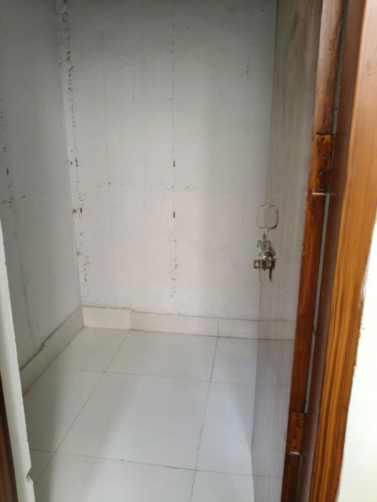 Bathroom, sector 26 3 Bedroom 2200 Sq.Ft. Builder Floor In Sector 26 Panchkula 9900515