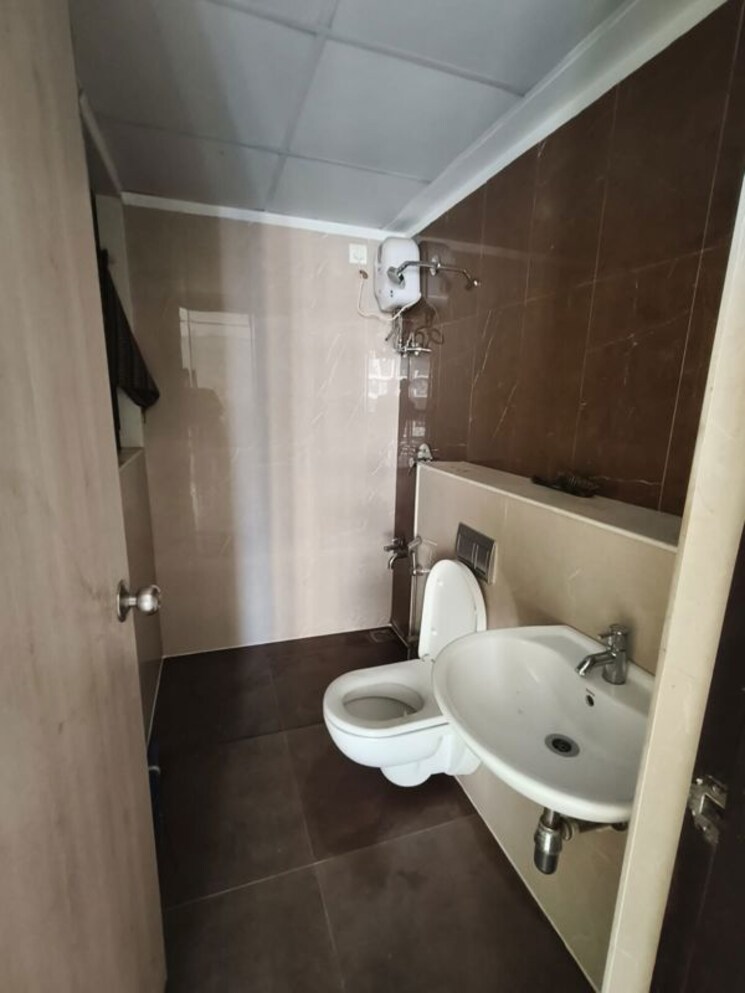 Bathroom, lodha-palava-downtown 1.5 Bedroom 590 Sq.Ft. Apartment In Dombivli East Thane 9900545