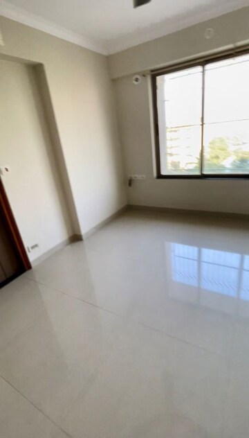 Room in 3 BHK Apartment at The Wadhwa Anmol Fortune, Goregaon West – for Rent