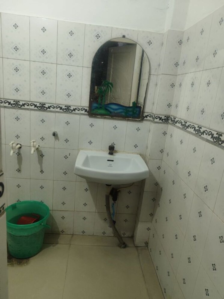 Bathroom, arun-vihar-sector-37 2 Bedroom 1200 Sq.Ft. Apartment In Sector 37 Noida 9900651
