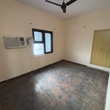 Room in 3 BHK Apartment at Vikas Puri – for Sale