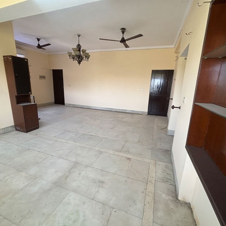 undefined, vikas puri 3 Bedroom 1250 Sq.Ft. Apartment In Vikas Puri Delhi 9900665