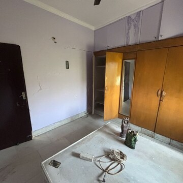 Room in 3 BHK Apartment at Vikas Puri – for Sale