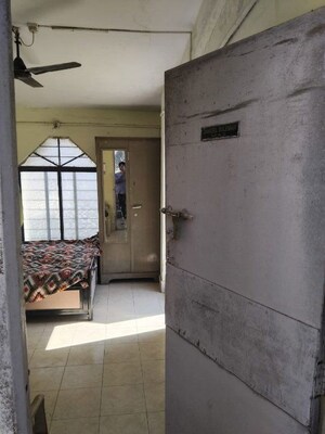 Room in 1.5 BHK Apartment at Ravi Apartments, Kondhwa – for Sale