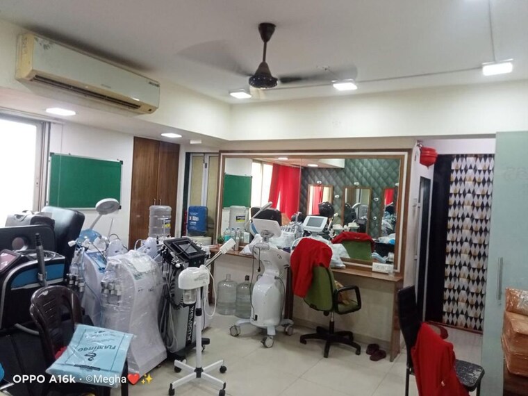 Team Area, jambli naka Commercial Office Space 1500 Sq.Ft. In Jambli Naka Thane 9900593
