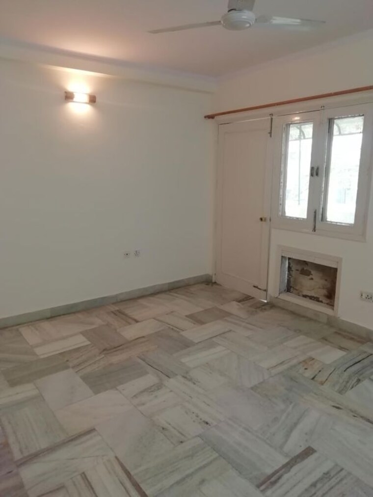 Room, greater kailash i 2 Bedroom 2700 Sq.Ft. Builder Floor In Greater Kailash I Delhi 9900723