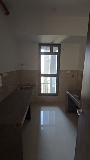 Room in 3 BHK Apartment at HDIL Metropolis Residences, Andheri West – for Rent