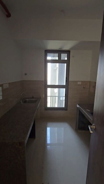 Room in 3 BHK Apartment at HDIL Metropolis Residences, Andheri West – for Rent