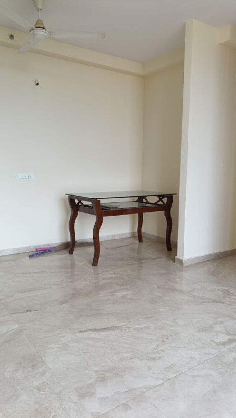 Room, hiranandani-lavinia 1 Bedroom 630 Sq.Ft. Apartment In Ghodbunder Road Thane 9900784