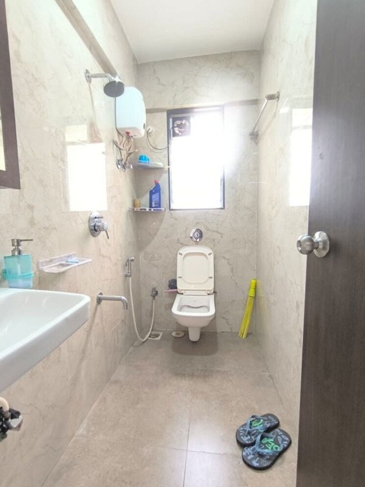 Bathroom, mayfair-housing-mayfair-marvel 2 Bedroom 710 Sq.Ft. Apartment In Malad West Mumbai 9900797