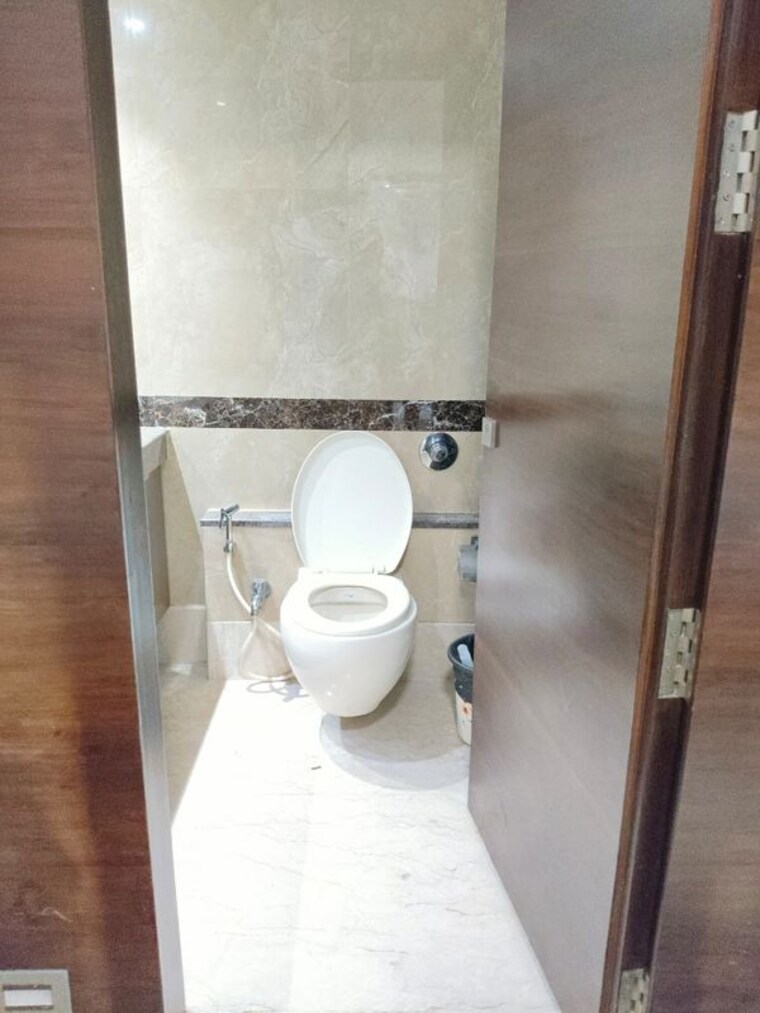Bathroom, amboli 3 Bedroom 1865 Sq.Ft. Builder Floor In Amboli Mumbai 9900810