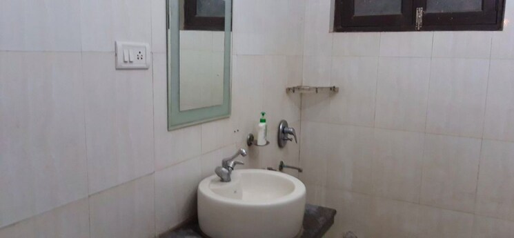 Bathroom, kalkaji 3 Bedroom 1500 Sq.Ft. Apartment In Kalkaji Delhi 9900887