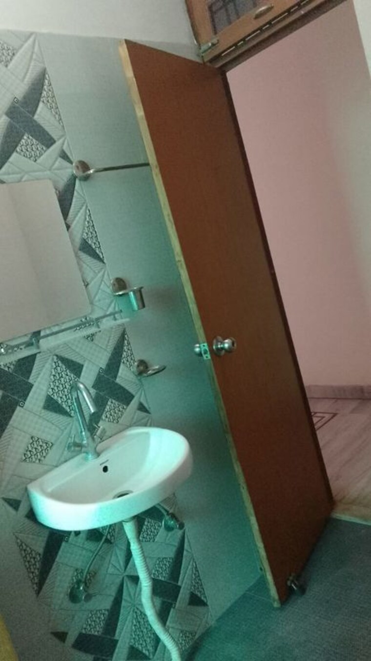 Bathroom, gomti nagar 1 Bedroom 600 Sq.Ft. Independent House In Gomti Nagar Lucknow 9900960