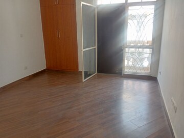 Room in 3 BHK Apartment at Parsvnath Green Ville, Sector 48 – for Rent