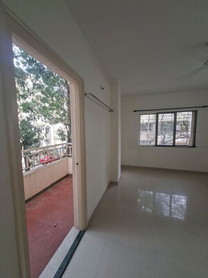 Room in 2 BHK Apartment at Sutarwadi – for Rent