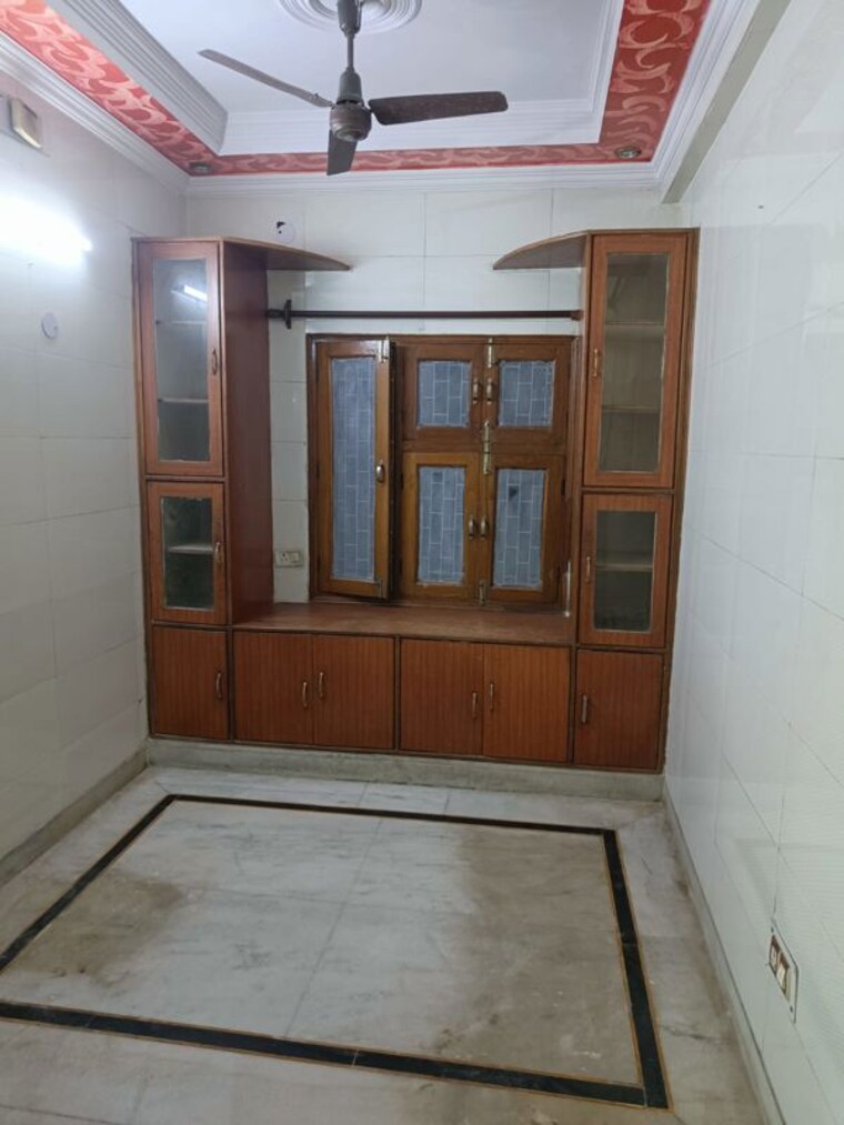 Room, pitampura 3 Bedroom 1000 Sq.Ft. Builder Floor In Pitampura Delhi 9901057