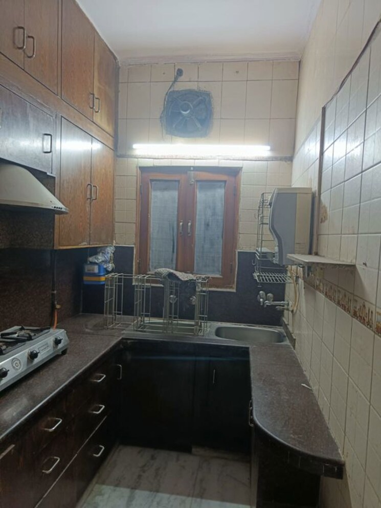 Kitchen, pitampura 3 Bedroom 1000 Sq.Ft. Builder Floor In Pitampura Delhi 9901057