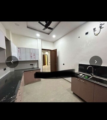 Team Area in 3 BHK Builder Floor at Prashant Vihar – for Rent