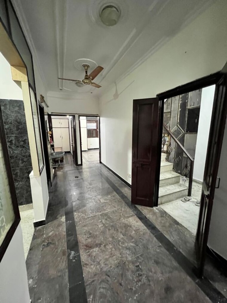 Balcony, pitampura 2 Bedroom 84 Sq.Yd. Builder Floor In Pitampura Delhi 9901195