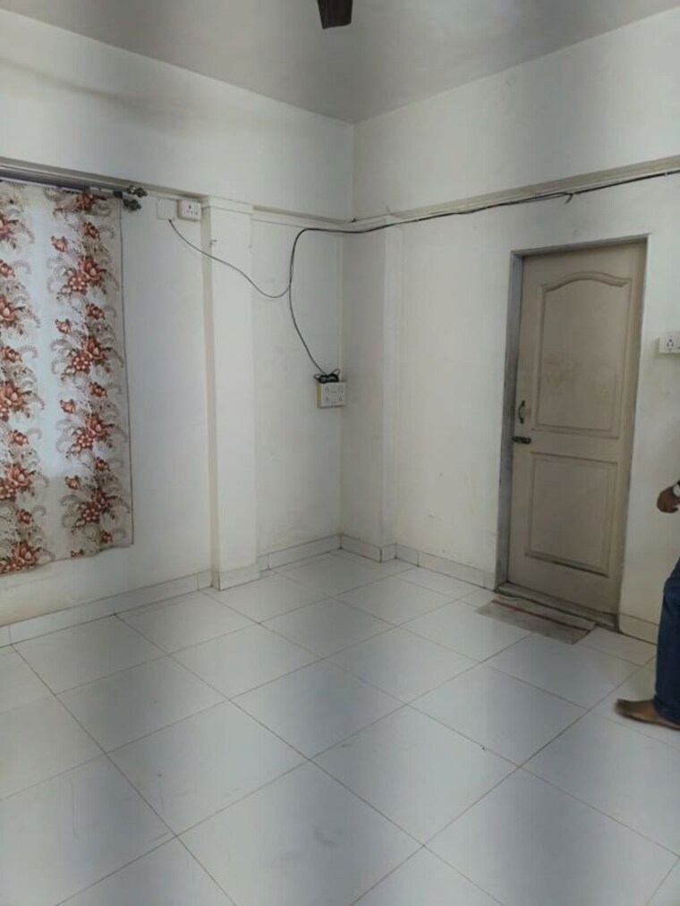 Room, dadar west 1 Bedroom 489 Sq.Ft. Apartment In Dadar West Mumbai 9901166