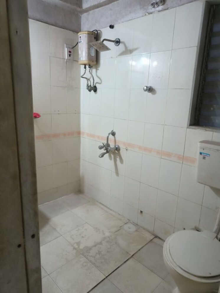 Bathroom, dadar west 1 Bedroom 489 Sq.Ft. Apartment In Dadar West Mumbai 9901166
