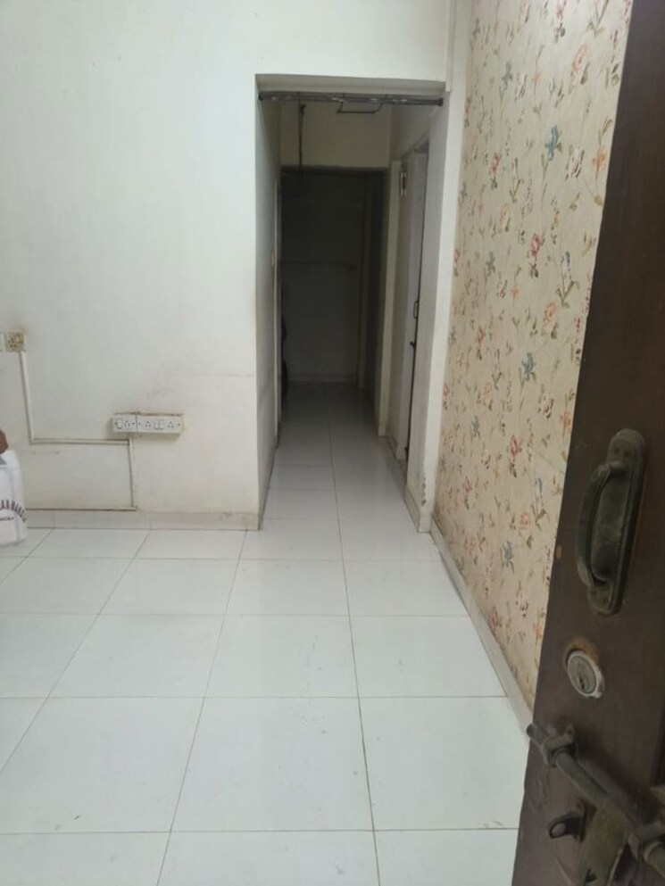 Room, dadar west 1 Bedroom 489 Sq.Ft. Apartment In Dadar West Mumbai 9901166