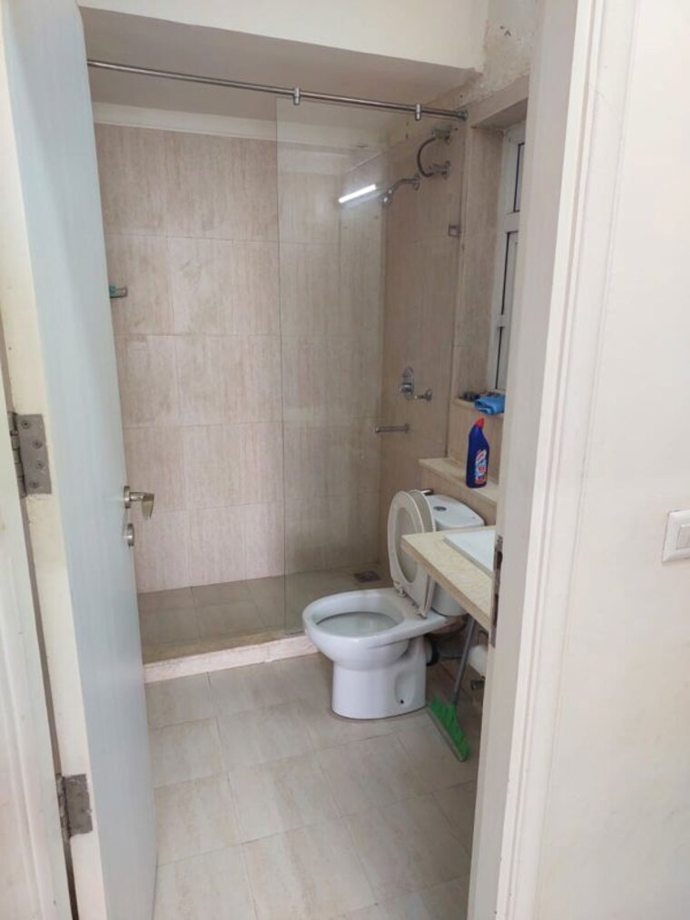 Bathroom, dlf-the-skycourt 3 Bedroom 1931 Sq.Ft. Apartment In Sector 86 Gurgaon 9901244